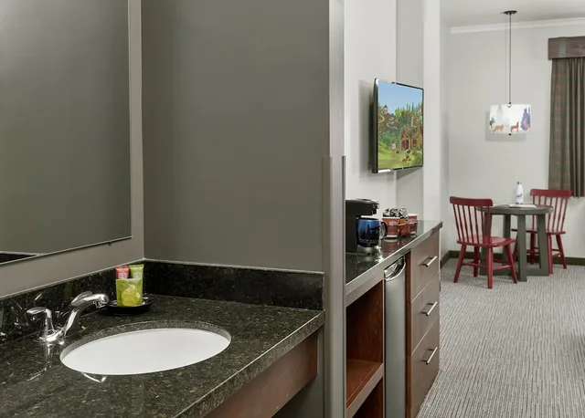 Kids Suite, Cabin, Great Wolf Lodge Manteca 3/4