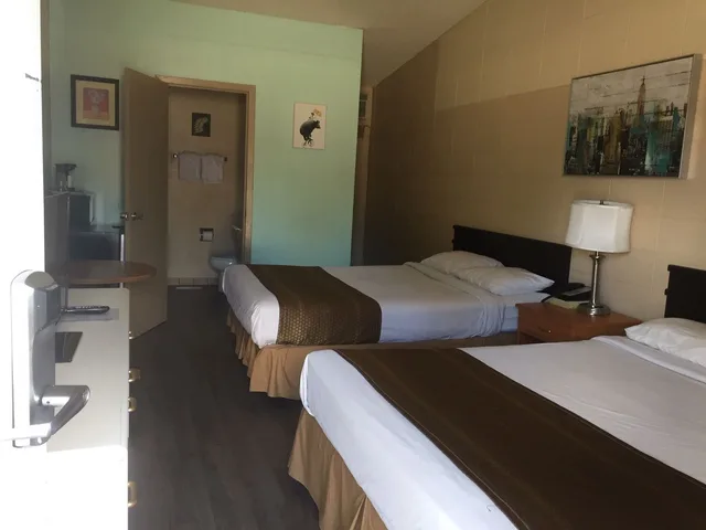 غرفة بسريرين كوين، Thriftlodge Edmonton 4/5