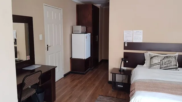 غرفة فاخرة بسرير كينج بغرفة نوم واحدة، Tsessebe Guesthouse 3/10