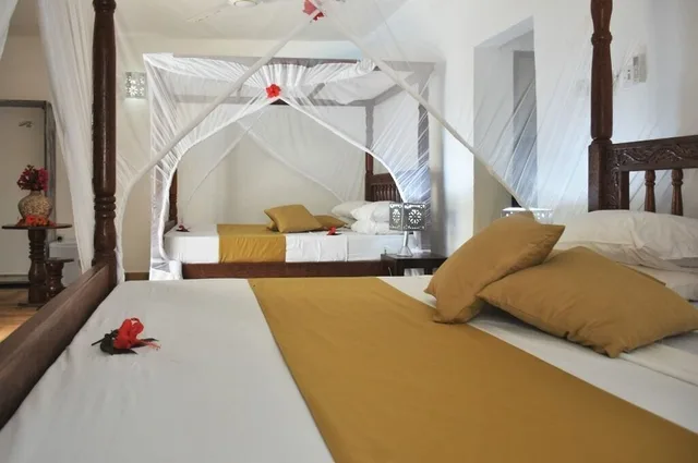 غرفة قياسية ثلاثية بسرير كوين وسرير فردي بإطلالة على المسبح بشرفة، Sea View Lodge Boutique Hotel 1/5