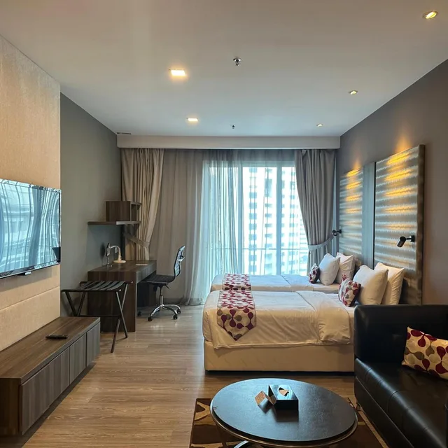 استوديو تنفيذي بسريرين منفصلين وسرير كينج، Ramada Suites by Wyndham Kuala Lumpur City Centre 1/5