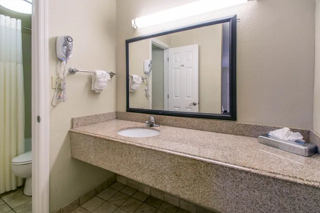 غرفة قياسية بسرير كينج، Quality Inn Daytona Speedway I-95 6/7