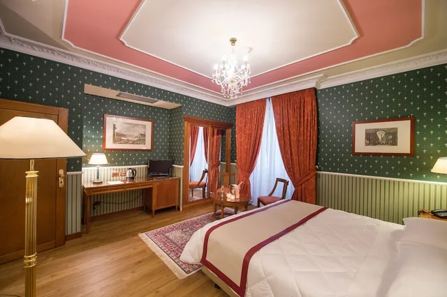 غرفة ديلوكس ثلاثية، Strozzi Palace Hotel 1/2