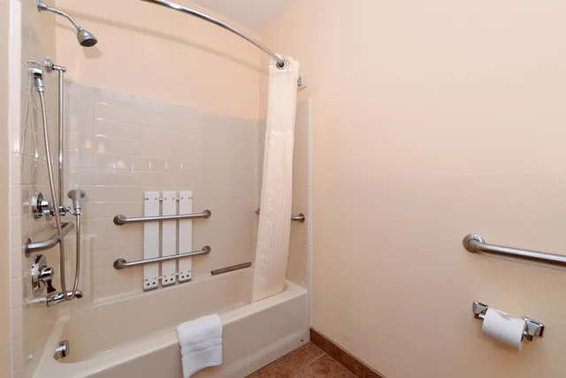 غرفة قياسية بسرير كينج لذوي الإعاقة، Best Western Laramie Inn & Suites 8/8