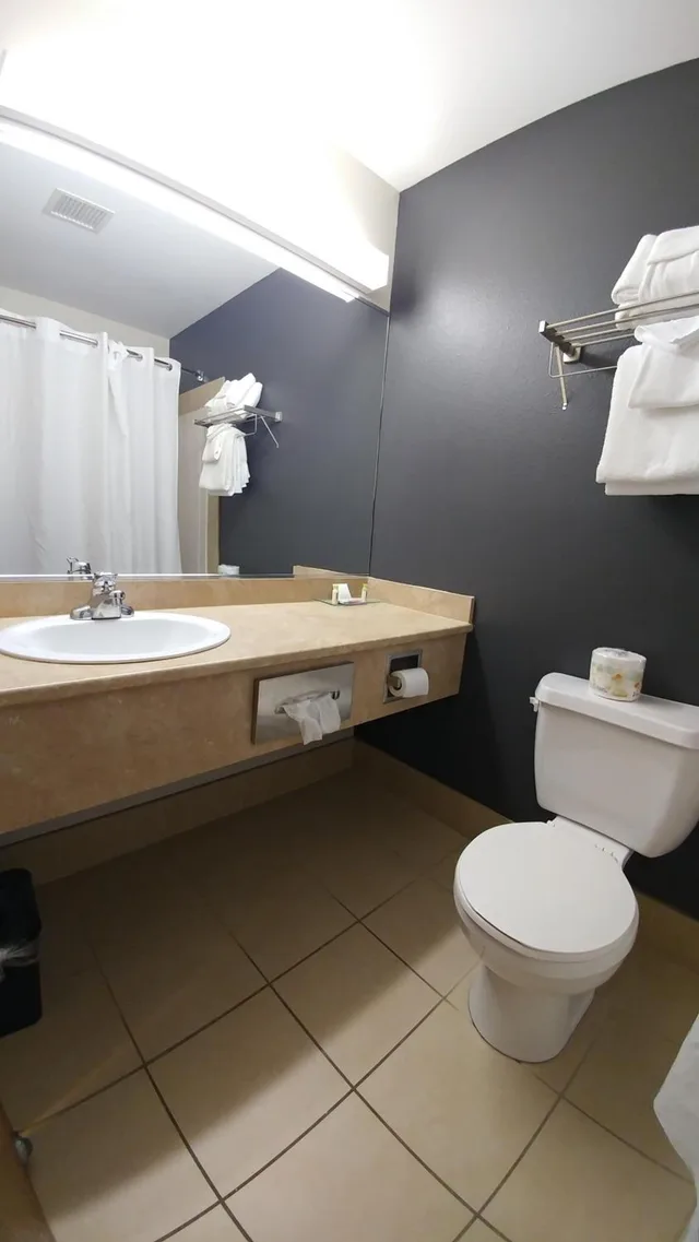 غرفة سوبيريور بسرير كينج وسريرين كوين، Super 8 By Wyndham Quebec City 8/10