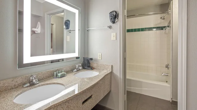 Standard, 2 Queen Beds, Best Western Near Lackland Afb/Seaworld 6/8