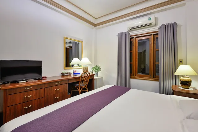 Economy, Queen Bed, No Window، The Spring Hotel 2/5