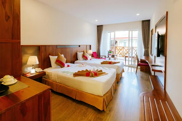 غرفة ديلوكس بسرير مزدوج بإطلالة على البحر بشرفة، Le Aqua Resort & Spa Phan Thiet 2/2