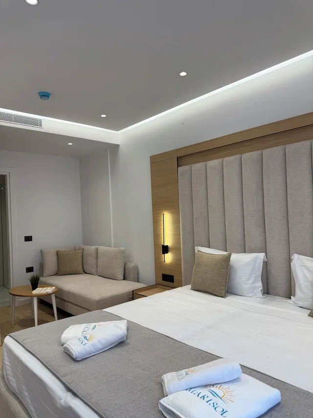 غرفة ديلوكس ثلاثية بإطلالة على الحديقة بشرفة مع أريكة، Relax Apartments Saranda 1/7