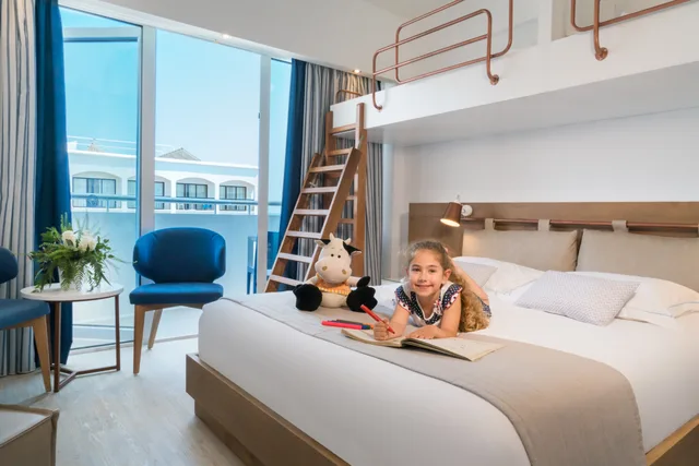 Family Room Side Sea View، Lordos Beach Hotel and Spa 1/4