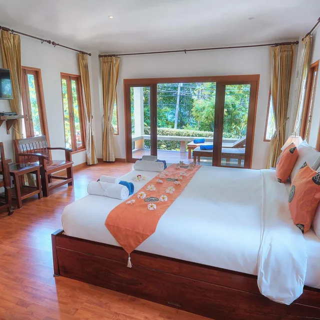Bungalow, King Bed, Garden View, Khanom Hill Resort 2/4