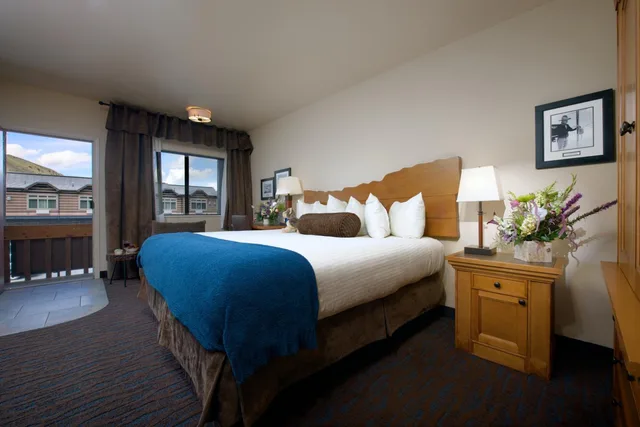 Courtyard, King Bed، Lexington Hotel At Jackson Hole Hotel Suites 2/8
