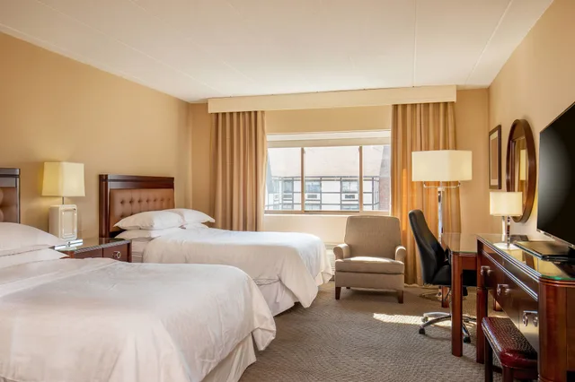 غرفة تقليدية بسريرين كوين، Sheraton Framingham Hotel Conference Center 4/10