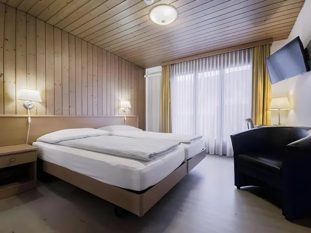 غرفة قياسية بسرير فردي بشرفة، Rossli Hotel 2/2