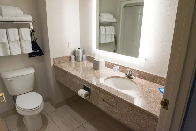 جناح بسريرين كوين، Holiday Inn Express Hotel And Suites Elkhart South 4/6