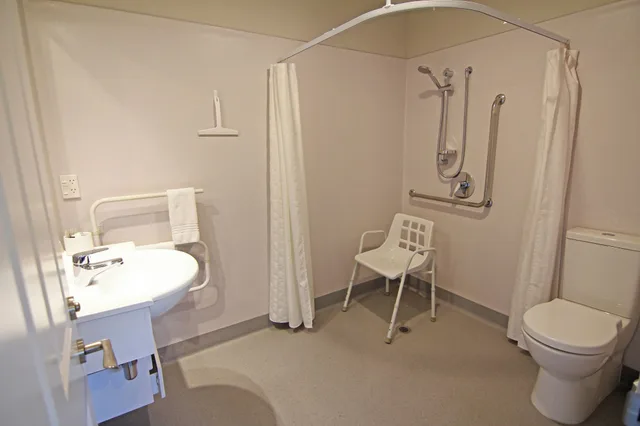 شقة بسرير كينج وسريرين منفصلين بغرفتي نوم، Hanmer Springs Apartments 4/4