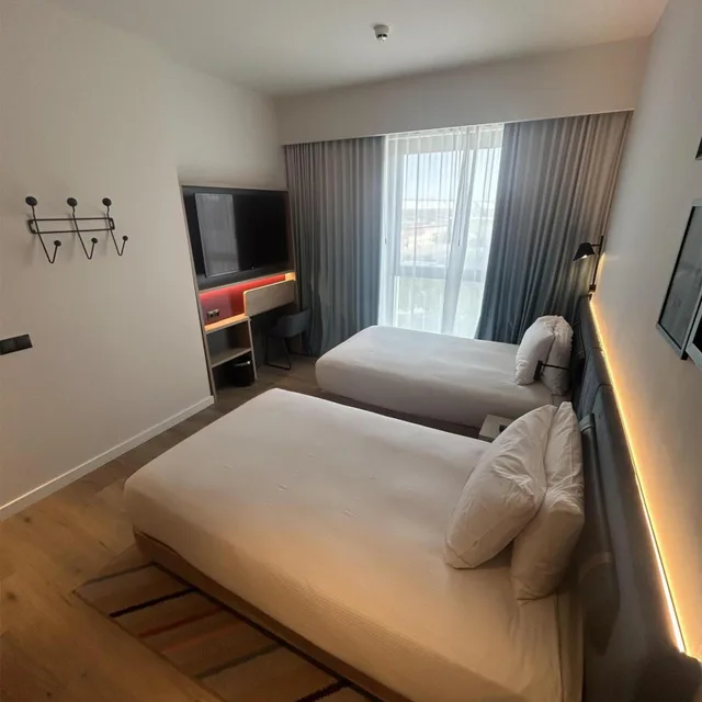 غرفة بسرير فردي، Hampton By Hilton Barcelona Fira Gran Via 2/7