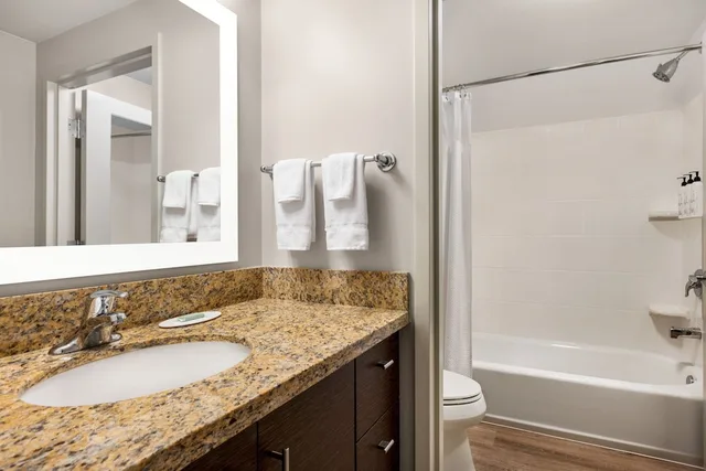 جناح بسرير كوين بغرفة نوم واحدة، Towneplace Suites By Marriott Harrisburg West Mechanicsburg 2/4