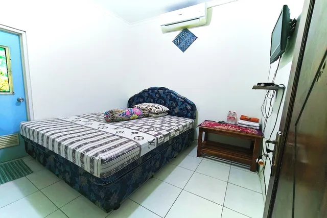 Standard, King Bed, Penginapan Barokah by ZUZU 4/10