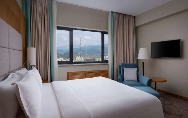 غرفة عائلية بسرير كينج، DoubleTree by Hilton Almaty 1/1