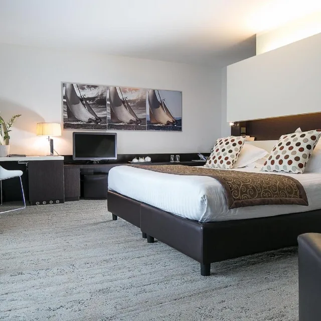 Deluxe, Double Bed, Street View, Terrace، Royal Antibes - Luxury Hotel, Residence, Beach & SPA 1/7