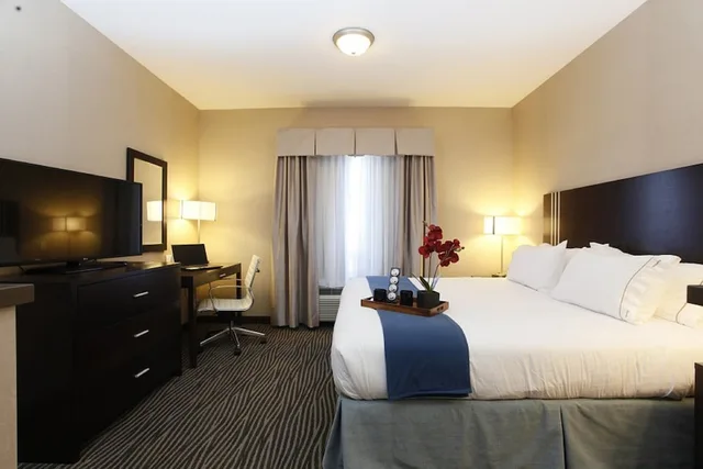 جناح بسرير كينج لذوي الإعاقة، Holiday Inn Express Fort St John 1/3