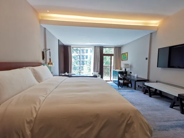 غرفة بريميوم بسرير كينج بشرفة مع دخول صالة النادي، Intercontinental Jiuzhai Paradise 4/10