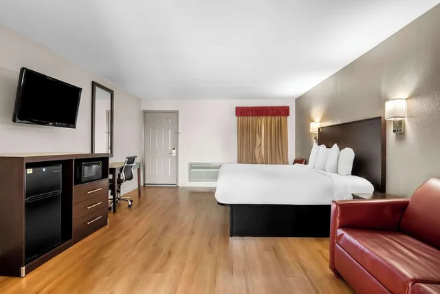 جناح بسرير كينج، Rodeway Inn Waco Downtown near University TX 1/2