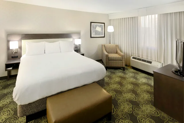 غرفة بسرير كينج، Hilton Garden Inn Reagan National Airport 2/7