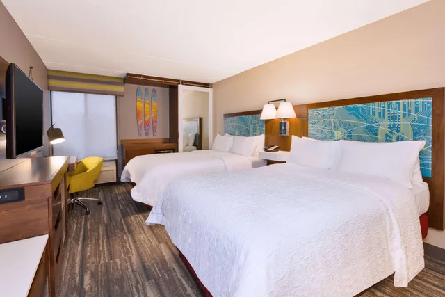 Studio, King Bed, Hampton Inn Traverse City 2/6