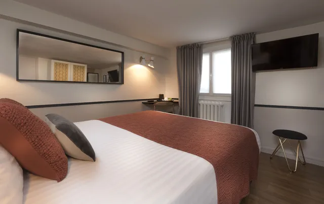 غرفة قياسية بسرير مزدوج بإطلالة على الفناء، Hotel Jeanne D Arc Le Marais 1/4