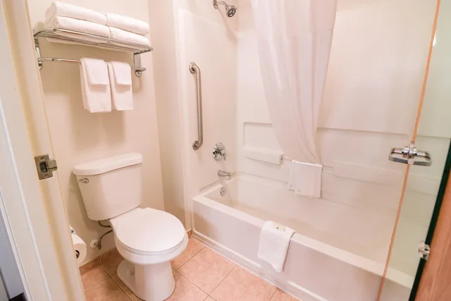 غرفة بسريرين كوين يُسمح فيها بالحيوانات الأليفة، Quality Inn & Suites Sequim at Olympic National Park 4/7