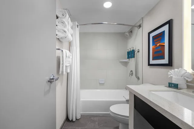 Cabana, 2 Double Beds، DoubleTree by Hilton Phoenix Midtown 4/5