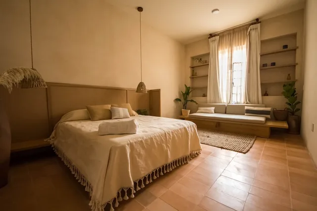 غرفة عائلية بسرير كوين مع أريكة، Casa Montore Boutique Hotel 1/2