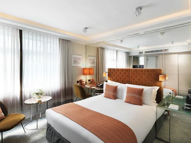 غرفة سوبيريور بسرير كينج، The Athenaeum Hotel & Residences 2/2