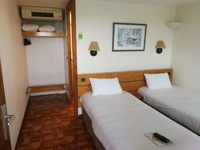غرفة قياسية بسريرين منفصلين، Hotel Campanile Angers Ouest Beaucouze 1/4