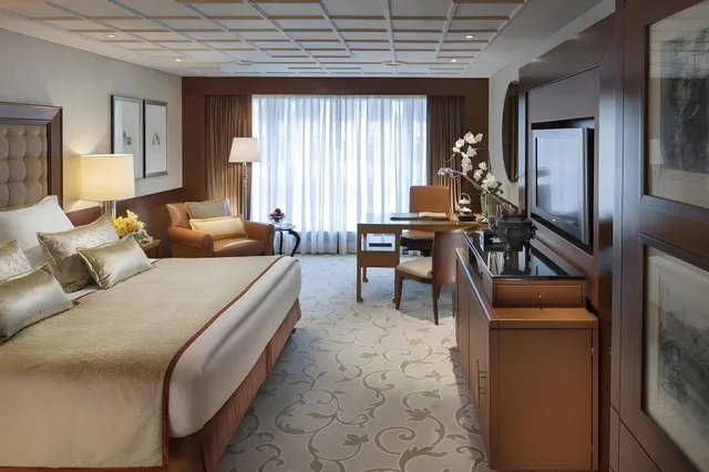غرفة كلوب سوبيريور بسرير كوين، Mandarin Oriental Hong Kong 2/3