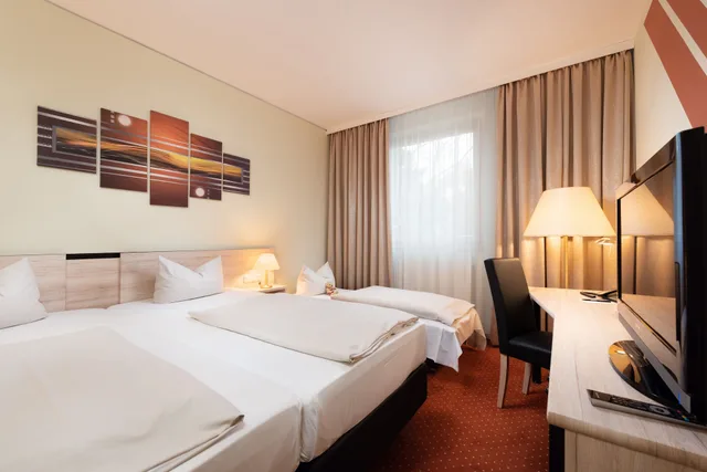 Family, Double Bed, Sofa, Novina Hotel Sudwestpark Nurnberg 3/5