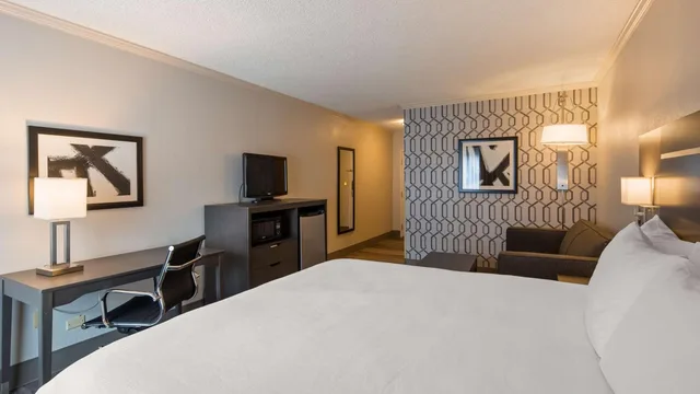 غرفة بزنس بسرير كينج، Best Western Plus Morristown Conference Center 1/8