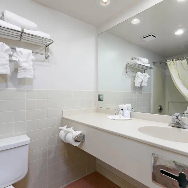 1 King Bed - Non-Smoking, Micfridge، Studio6 Suites Lake Havasu City AZ 8/9