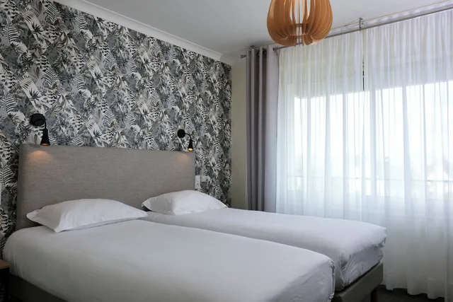 غرفة سوبيريور بسريرين منفصلين، Hotel the Originals Roscoff Armen Le Triton 3/7