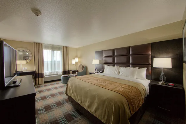 جناح بسرير كينج مع أريكة بجاكوزي، Comfort Inn & Suites Fort Worth West I-30 NAS JRB 2/10