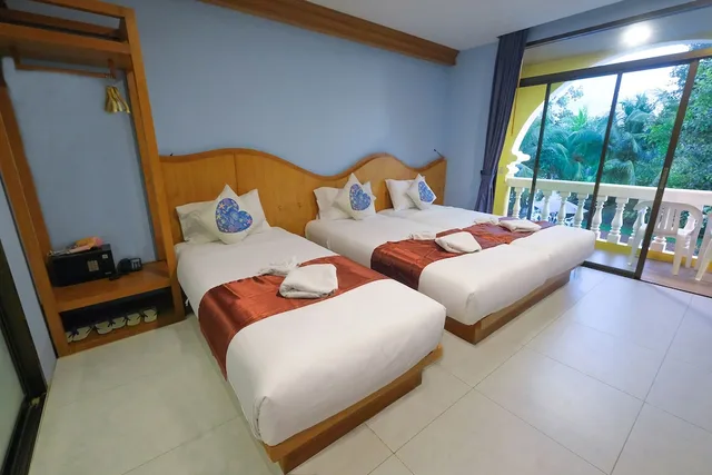 Room, Triple, Single Bed, 2 Queen Beds, Pool View, ROYAL PINEAPPLE HOTEL a welcome to wealth and good fortune 2/11