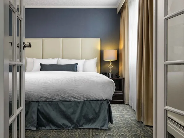 جناح بسريرين كوين بغرفة نوم واحدة، Chateau Victoria Hotel And Suites 2/2