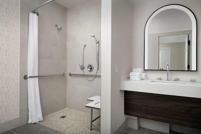 Room, King Bed, Partial Bay View، Courtyard By Marriott San Diego Downtown 3/4