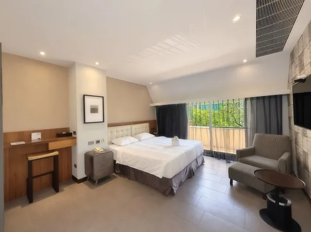 غرفة ديلوكس بسرير كينج، 3 Door Hotel 1/10