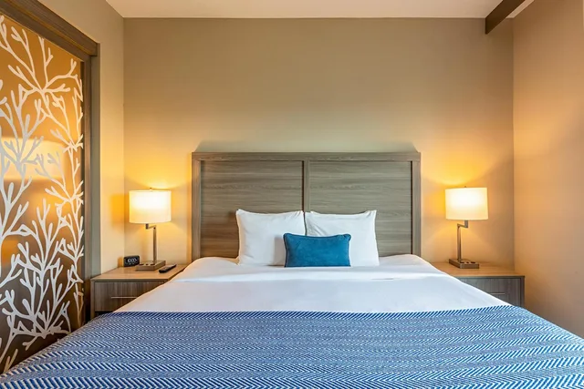 جناح بسرير كينج مع أريكة، Pestana Orlando Suites Lake Buena Vista 4/9