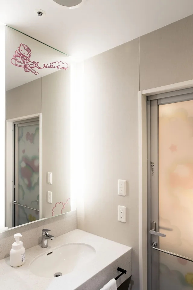Hello Kitty, Pacific, Twin Beds, Side View، Centrair Hotel 2/2