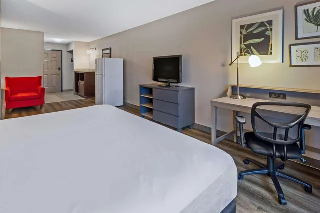 Studio, King Bed, Country Inn Suites By Radisson Salisbury Md 8/10