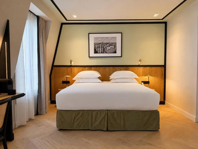 جناح جونيور، Hotel Maison Lenoir 1/9